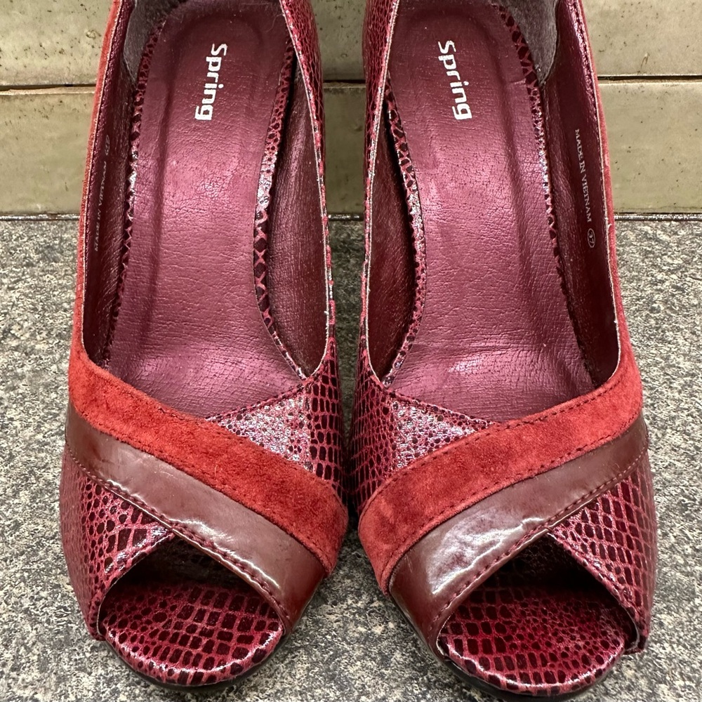 Women's Red Mixed-Material Peep-Toe High Heel Pump - Picture 10 of 14